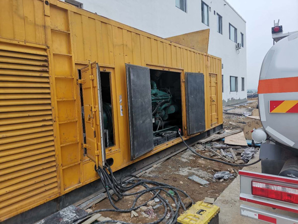 木里如何在发电机出租合同中约定设备的维修和保养责任?