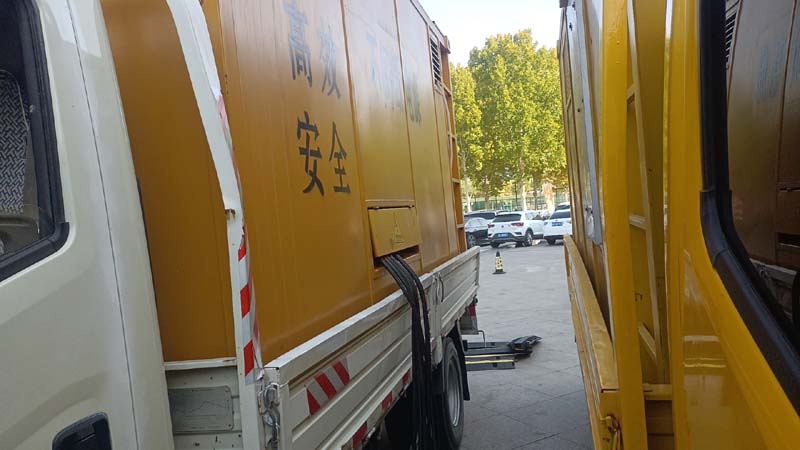 木里如何判断柴油发电机组和UPS电源的切换时间是否符合要求？