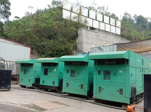 木里先进的应急发电机系统中智能监测和控制系统如何确保电压稳定？